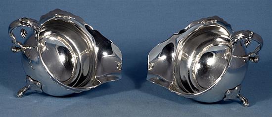 A pair of 1940s silver sauce boats, length 170mm, weight 20.2oz/631grms.